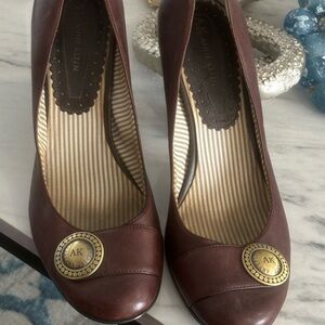 Anne Klein Dark Brown Heels with Gold Accents size 9